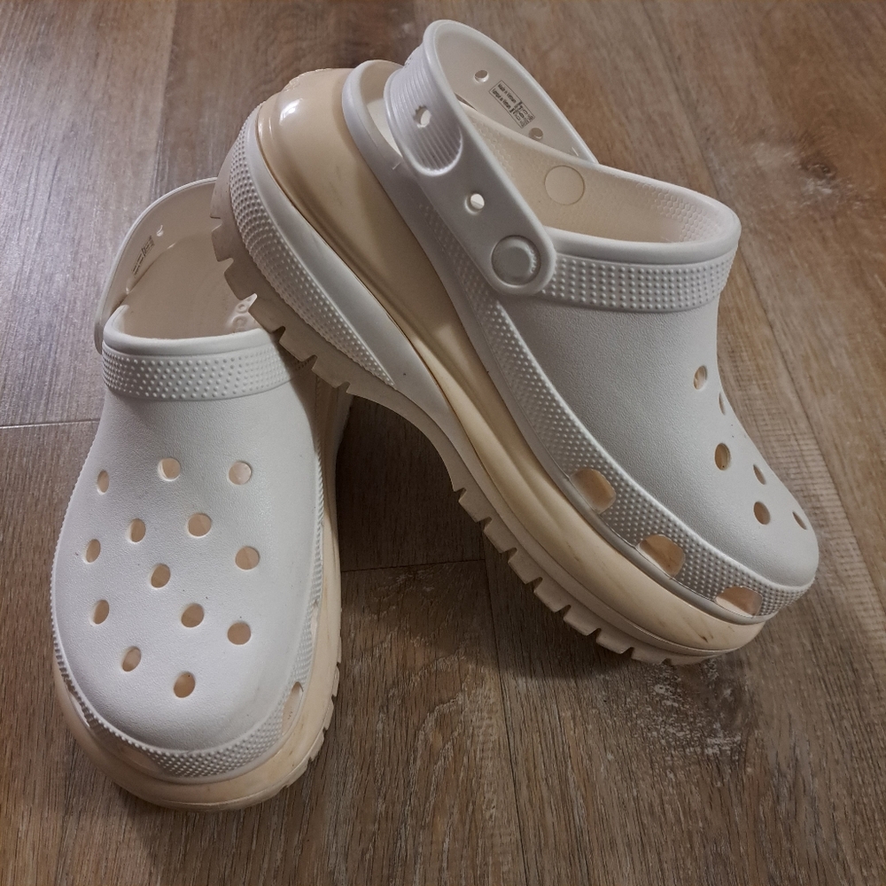 Iconic Crocs Comfort White / Off-White / Cream Platform Clogs Size Men 6 Women 8